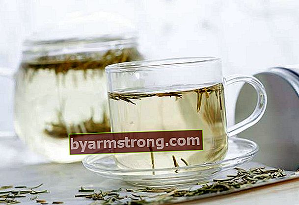 Benefici del tè al rosmarino